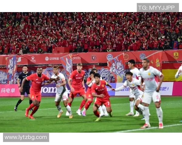 赛后分析：上海足球队与重庆足球队实力对比及比赛亮点回顾