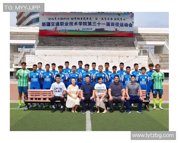 赛后复盘杭州足球队与广州足球队的团队协作表现与战术分析 赛后复盘杭州足球队与广州足球队的团队协作表现与战术分析