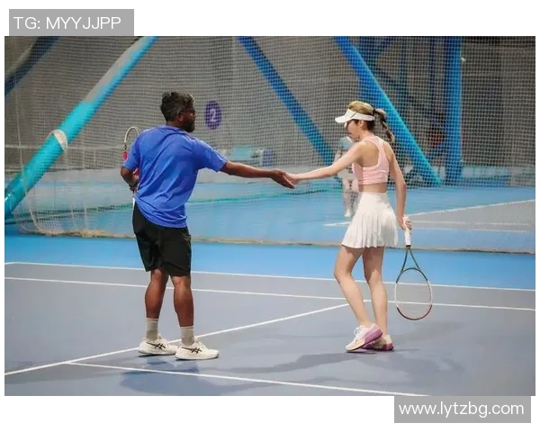 重庆网球队在大师赛中的默契配合与战术分析 重庆网球队在大师赛中的默契配合与战术分析